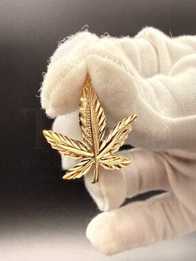 14K Yellow Gold Marijuana Leaf Pendant
